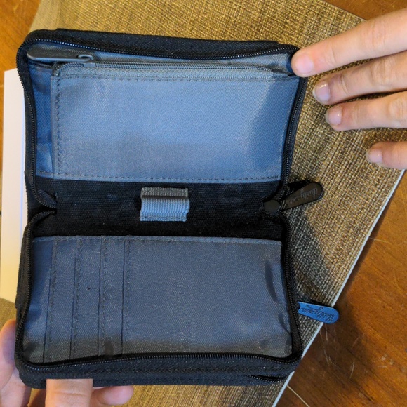 Thirty-One Wristlet/Wallet - Picture 4 of 6